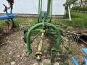 Krone Swadro 46 (2011) 4,6 m-es rendképző, 13 kar / 4 duplafog, zárt zsíros DuraMax vezérlőpálya, tandem futómű, Jet-Effekt, zajmentes hajtómű, tiszta takarmány