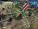 Krone Swadro 46 (2011) 4,6 m-es rendképző, 13 kar / 4 duplafog, zárt zsíros DuraMax vezérlőpálya, tandem futómű, Jet-Effekt, zajmentes hajtómű, tiszta takarmány