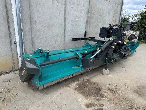 Eladó Picursa T-AMC-URG 5600 szárzúzó (2024)! 5,6 m munkaszélesség, 2815 kg, Hardox váz, 48 db nehéz kalapács, 10 db ékszíj, Bondioli hajtómű, 180-280 LE Eladó Picursa T-AMC-URG 5600 szárzúzó (2024)! 5,6 m munkaszélesség, 2815 kg, Hardox váz, 48 db nehéz kalapács, 10 db ékszíj, Bondioli hajtómű, 180-280 LE