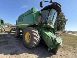 John Deere W650 4WD kombájn