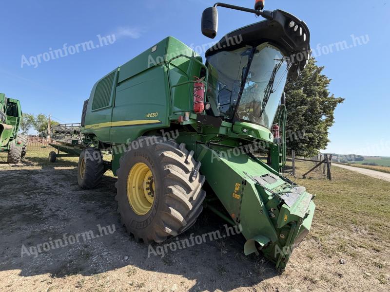 John Deere W650 4WD kombájn