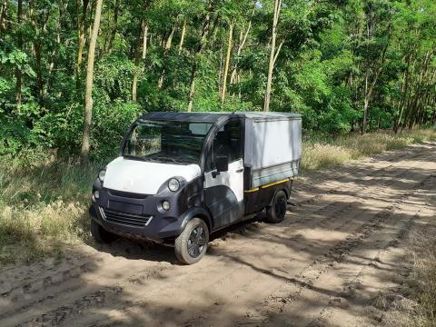 9 éves Aixam D Truck különleges raktérrel