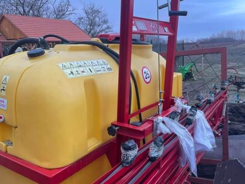 Szántóföldi permetező 600 L / 12 m