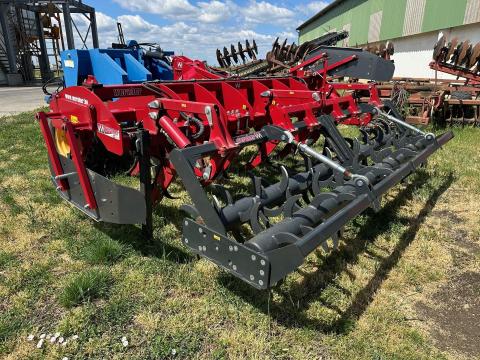 Wernher Diger 559 nehézlazító (2023)! 9 kés, 55 cm mélység, tandem tüskés törőhenger, nyírócsavaros védelem. 280-380 LE. Első tulajdonos, azonnal munkára fogható