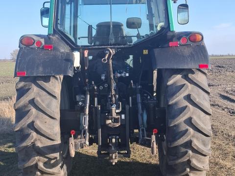 Valtra N111 névre hallgat, 124 lóerős vontató
