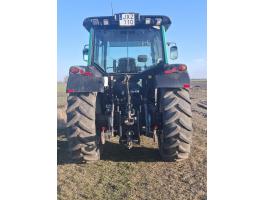 Valtra N111 névre hallgat, 124 lóerős vontató