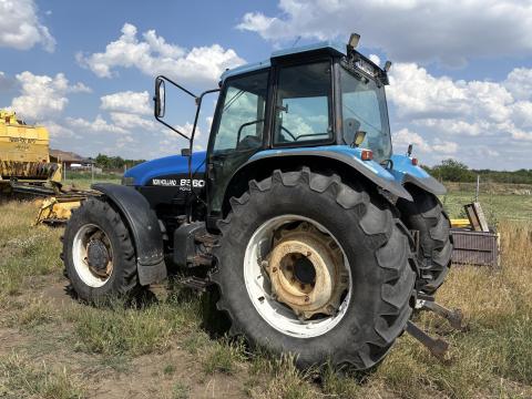 New Holland 8560