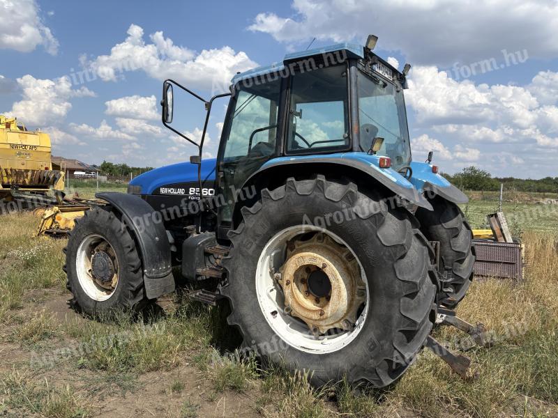 New Holland 8560