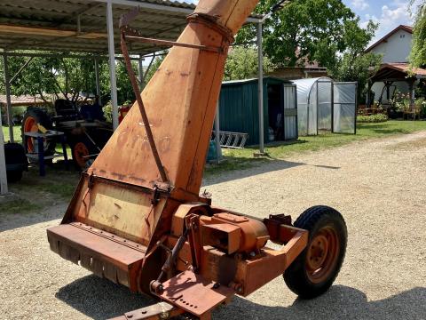 Gyro vontatott szecskázó rendfelszedő szárzúzó
