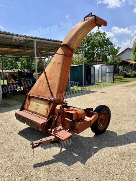 Gyro vontatott szecskázó rendfelszedő szárzúzó