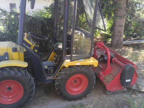 Hittner kistraktor 40 LE Lombardini olasz motorral, kevés üzemórával, rendezett okmányokkal, 2022-es kalapácsos szárzúzóval eladó, csere érdekel autó, traktor stb.
