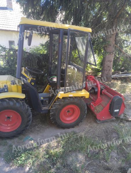 Hittner kistraktor 40 LE Lombardini olasz motorral, kevés üzemórával, rendezett okmányokkal, 2022-es kalapácsos szárzúzóval eladó, csere érdekel autó, traktor stb.