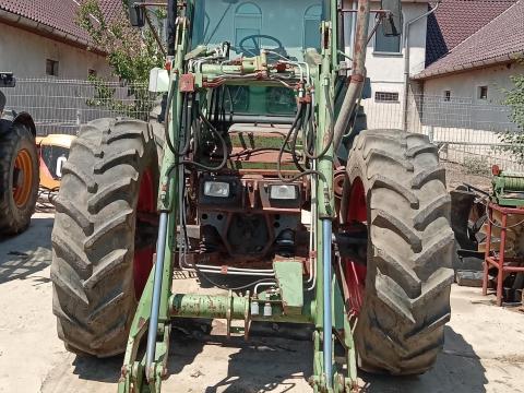 Fendt F395GT homlokrakodóval szerelve,  front hidraulikával és TLT-vel