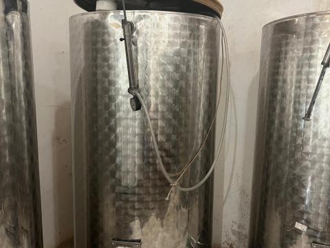 Süllyedő fedeles saválló 500 l-es tartály