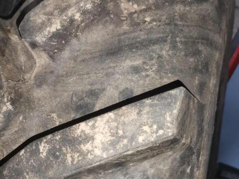 13.6-24 24 colos Cultor hátsó gumi eladó, elcserélhető