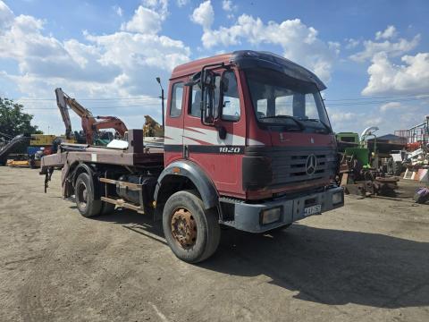 Mercedes-Benz 1820 szemétkonténer szállító