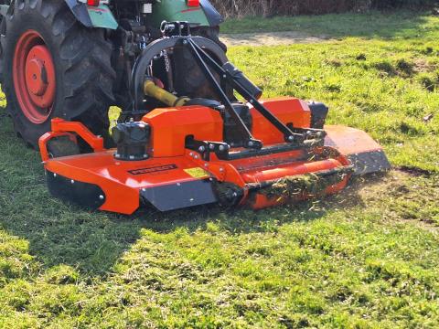 PERFECT T-REX HEAVY DUTY KÖRFORGÓ KASZA DIREKT hajtással. Könnyedén kezeli a magas füvet is. Robusztus felépítés,  fogaskerékhajtás,  ritkább nyírás. Kifejezetten modern gyümölcstermesztéshez tervezté