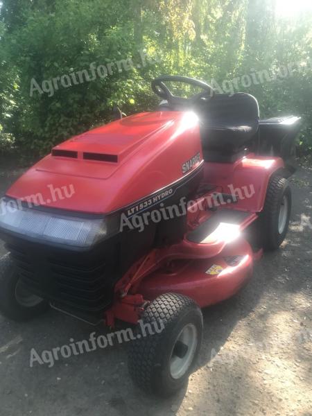 Fűnyíró traktor gyári szép állapotban