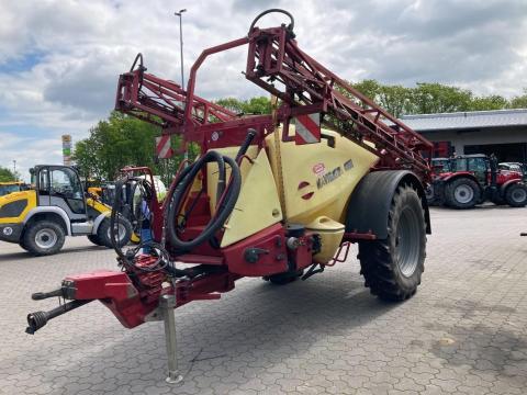 Hardi Navigator 4000 vontatott vegyszerező