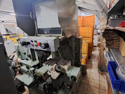 Eladó Orosz optikai köszörű kiváló állapotban 395M1 tipusú köszörűgép