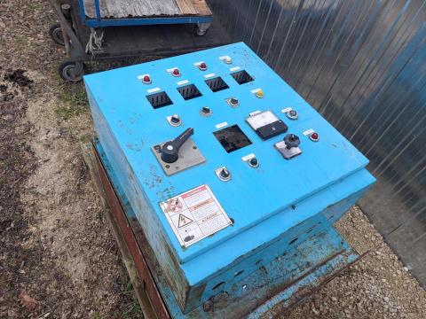 Eladó villamos kapcsoló szekrény Rittal elektromos elosztó 65x75x30 Eladó villamos kapcsoló szekrény Rittal elektromos elosztó 65x75x30