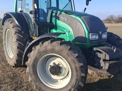 Valtra 124 lóerős Valtra 124 lóerős