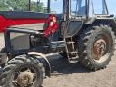 MTZ 82 a homlokrakodóval + ár
