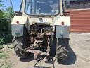 MTZ 82 a homlokrakodóval + ár