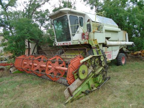 Claas Dominator 106