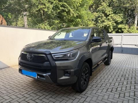 Toyota Hilux Invincible 2.8 D-4D 4x4 Automata – 2023/08 – Még gyári garanciás
