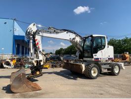 Liebherr A913 Compact + Engcon Rototilt gumikerekes kotró