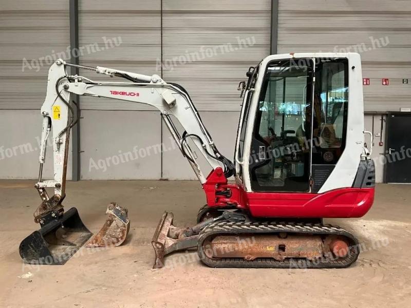 Takeuchi TB 228 / 2015 / 2 274 üzemóra / Lízing 20%-tól