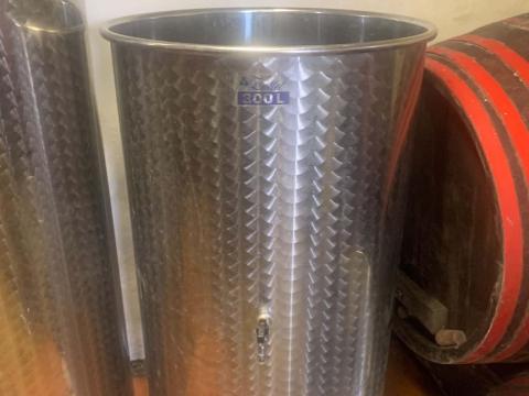 Zottel 300L bortartály, fém úszófedéllel Zottel 300L bortartály, fém úszófedéllel