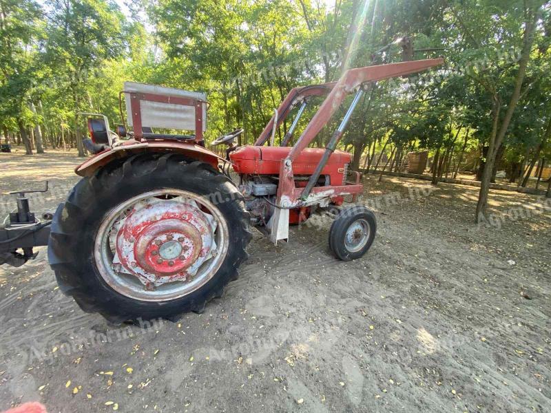 Massey Ferguson 65 homlokrakodós traktor