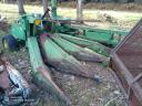 John Deere 3950 vontatott silózó,  szecskázó