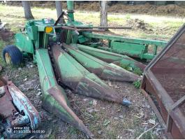 John Deere 3950 vontatott silózó,  szecskázó
