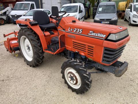 Kubota L1-235DT 23 lóerős, gyári japán kistraktor talajmaróval eladó Kubota L1-235DT 23 lóerős, gyári japán kistraktor talajmaróval eladó