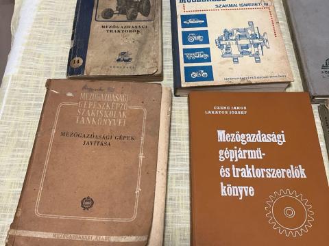 Elado mezogazdasági gépkönyvek