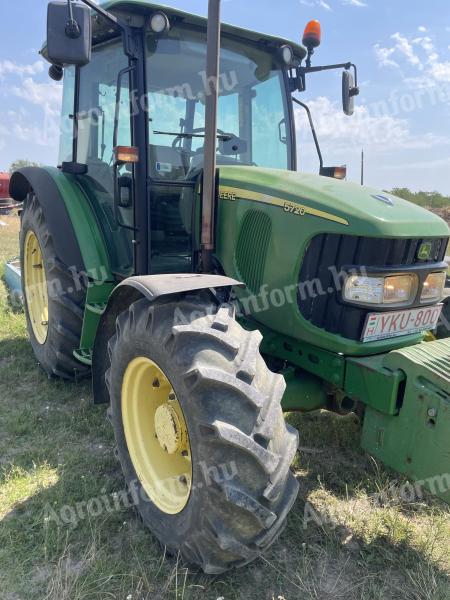 John Deere 5720