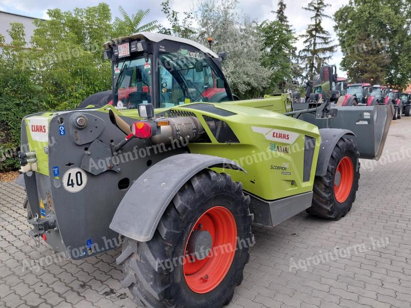 Claas Scorpion 736