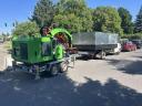 Ágdaráló,  faaprító,  gallydaráló Woodzilla BBT 400 utánfutóra szerelt ipari darus ágaprító,  3,5 t össztömeg