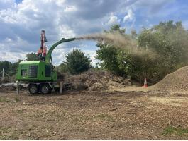 Woodzilla BBT 400 utánfutóra szerelt ipari darus ágaprító, 3,5 t össztömeg