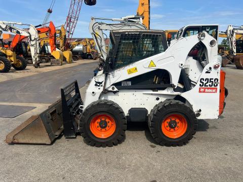 Bobcat S250 / 2008 / 9 600 üzemóra / Lízing 20%-tól Bobcat S250 / 2008 / 9 600 üzemóra / Lízing 20%-tól