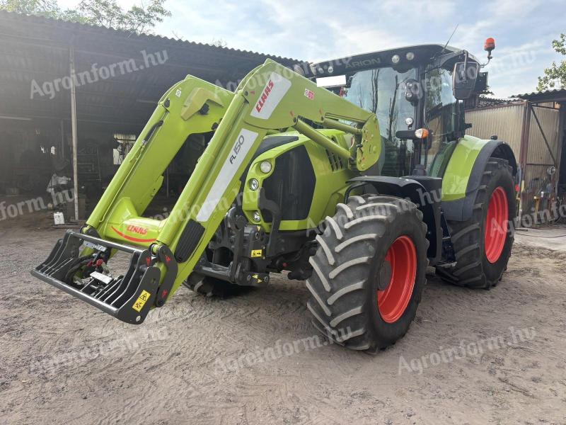 Claas Arion 650 homlokrakodóval
