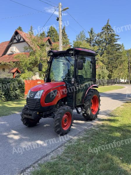 Kioti CK 3520 fülkés, klímás kistraktor
