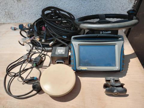 Trimble Cfx 750 New Holland Fm 750 automata kormányzás eladó Trimble Cfx 750 New Holland Fm 750 automata kormányzás eladó