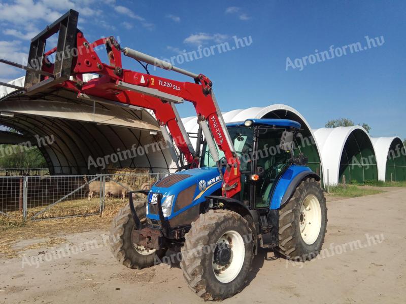 New Holland TD5.95 traktor homlokrakodóval