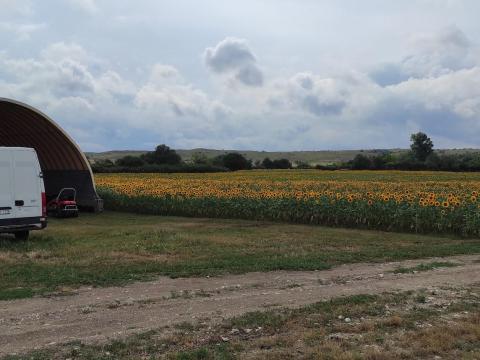 Öskü 18,5 hektáros farm/telephely részben patakparton, infrastruktúrával eladó – budai ingatlan csere lehetséges