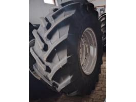 600/70R28 Pirelli szerelt kerék Ferguson felni