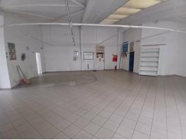 Ingatlanfejlesztők figyelmébe ajánlom! Debrecenben a Bevásárló úton, páratlan lehetőség, 4500 m² alapterületű, 9,5 m magas csarnok építhető a telekre